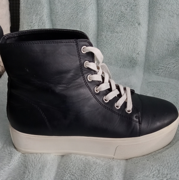 Black Forever 21 Boots - Picture 2 of 3